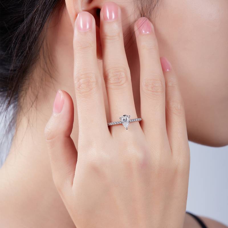 微镶梨形S925银镀白金MoissaniteWomen's Ring1.0ctD级